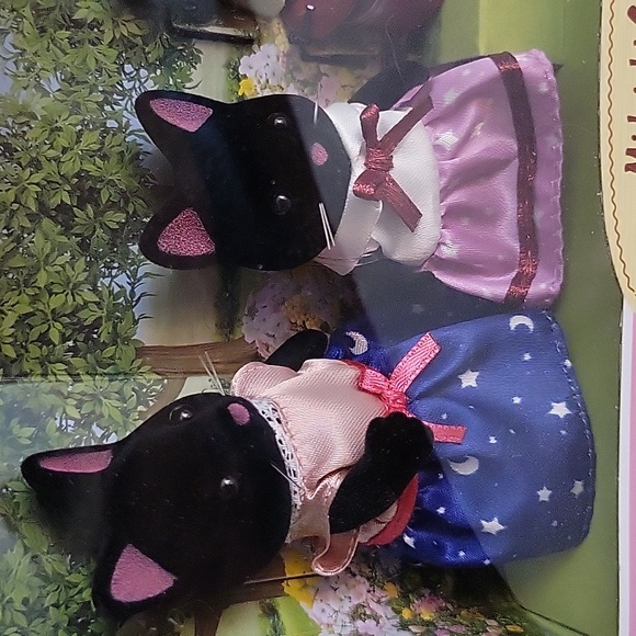 Calico Critters Midnight Cat Family - Picture 7 of 8